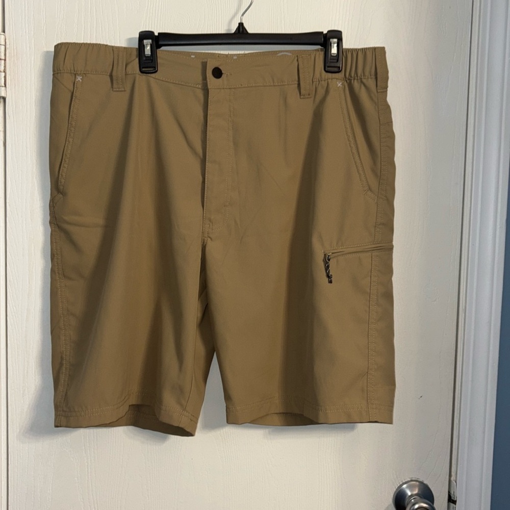 Wrangler Tan Cargo Shorts with Sturdy Fabric
